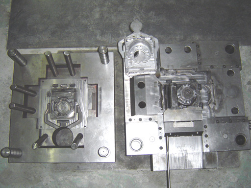 4 Slides Die Casting Mold (YCH-78)