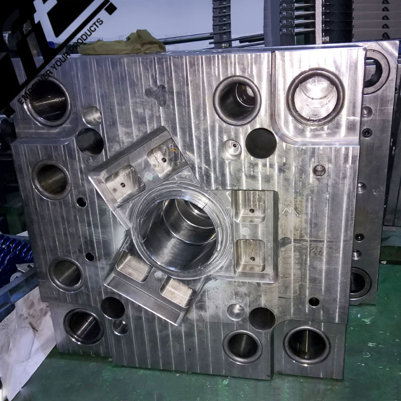 China Plastic Injection Mold Maker