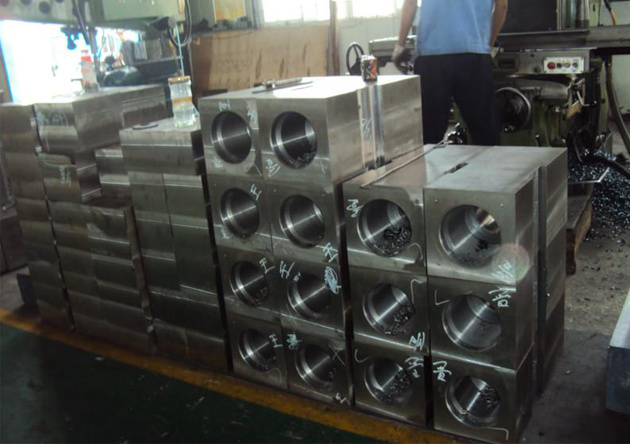 Soosan Spare Parts Hydraulic Breaker Hammer Front Head Sb200